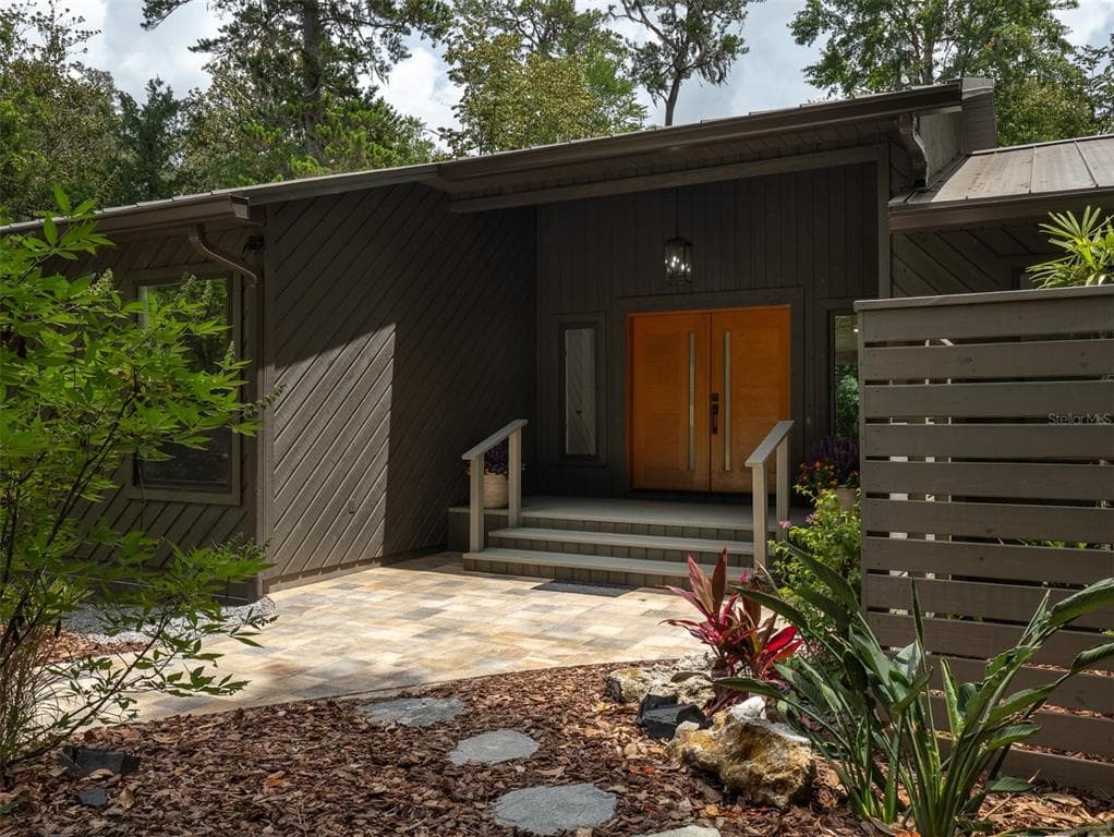 3104 NW 21ST AVENUE photo 4