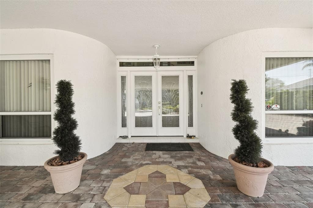 119 CARLYLE CIRCLE photo 9