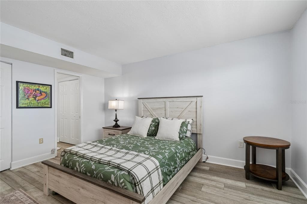 5980 SHORE BOULEVARD S 909 photo 22