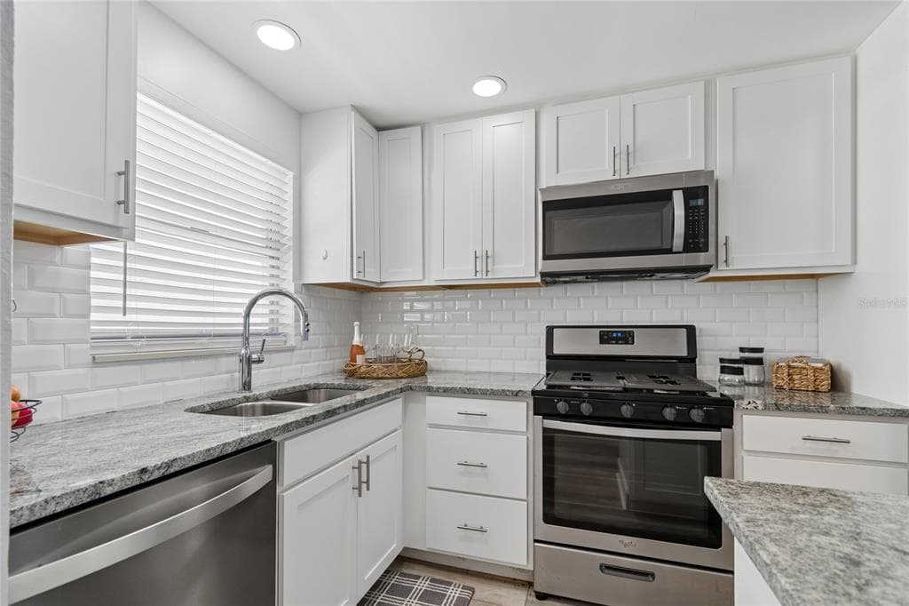 5980 SHORE BOULEVARD S 909 photo 3
