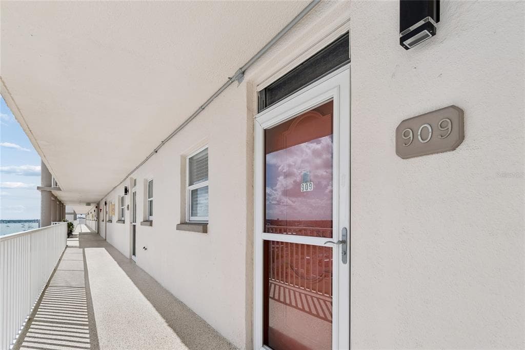 5980 SHORE BOULEVARD S 909 photo 1