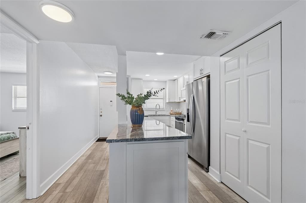 5980 SHORE BOULEVARD S 909 photo 10