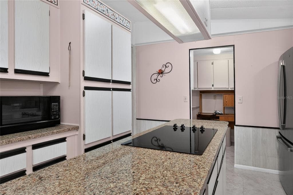 2055 S FLORAL AVENUE 246 photo 17