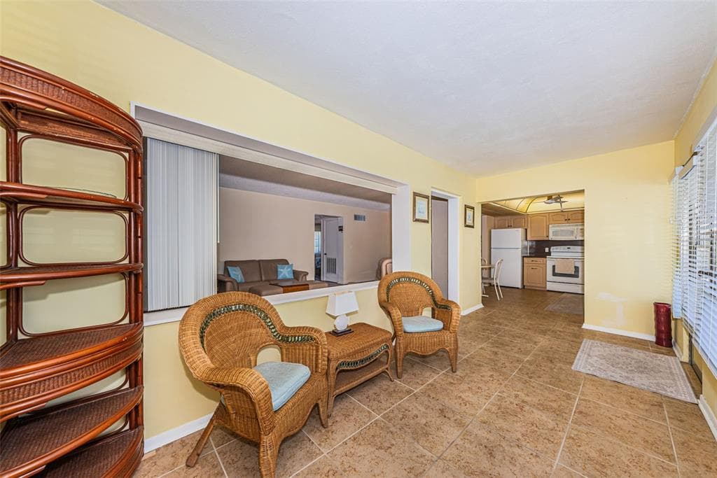 4700 COVE CIRCLE 208 photo 2