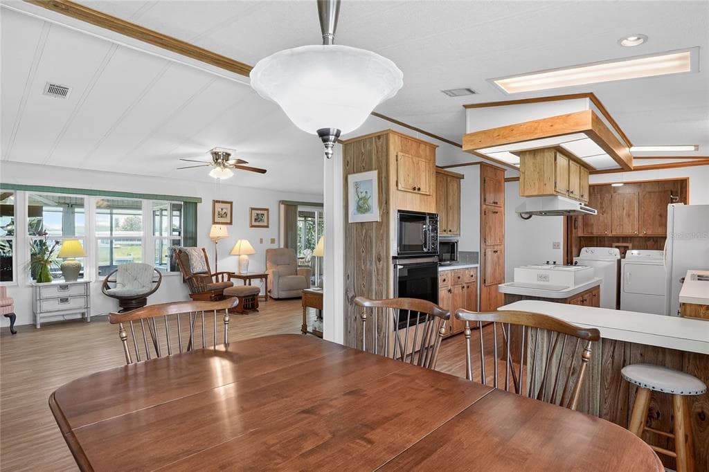 2055 S FLORAL AVENUE 262 photo 16