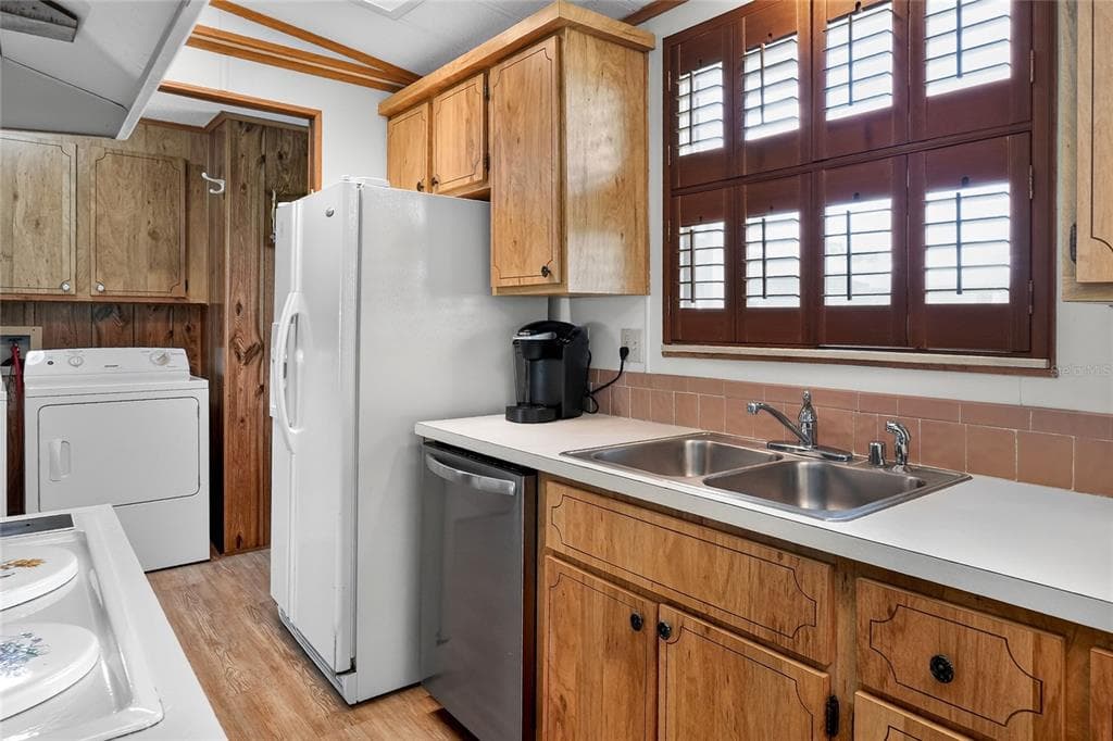 2055 S FLORAL AVENUE 262 photo 12