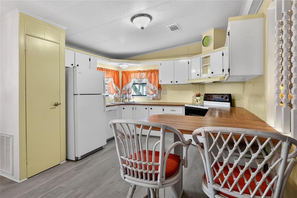 2055 S FLORAL AVENUE 296 photo 15
