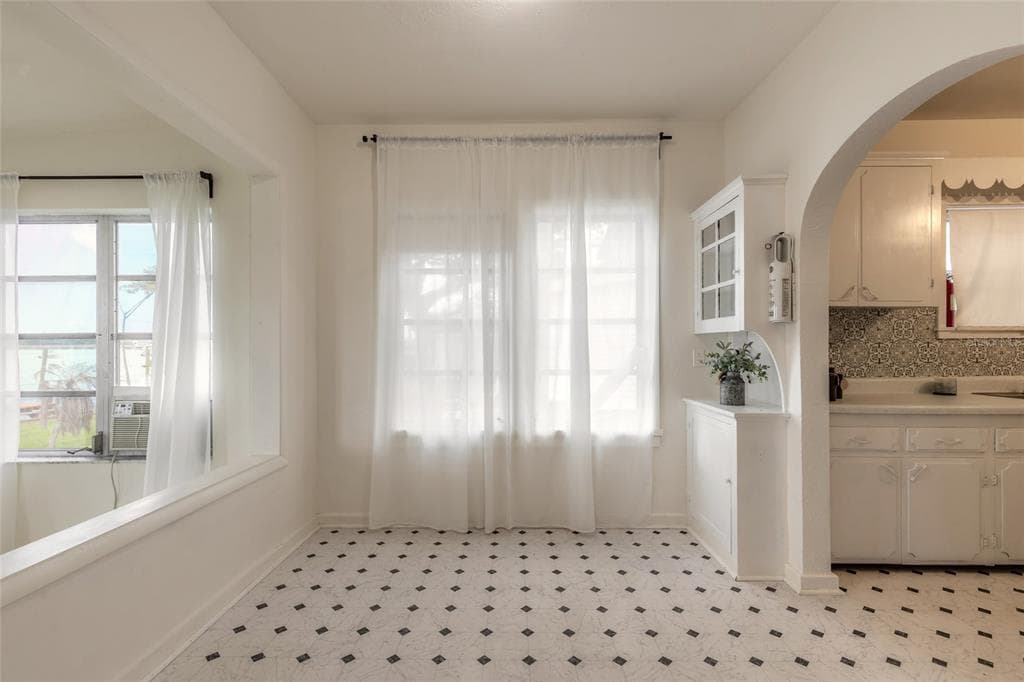 255 LEXINGTON DRIVE photo 5