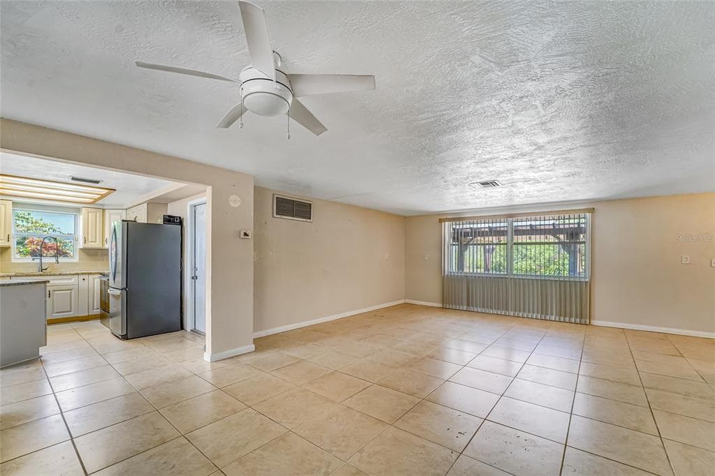 8542 BETTY STREET photo 13