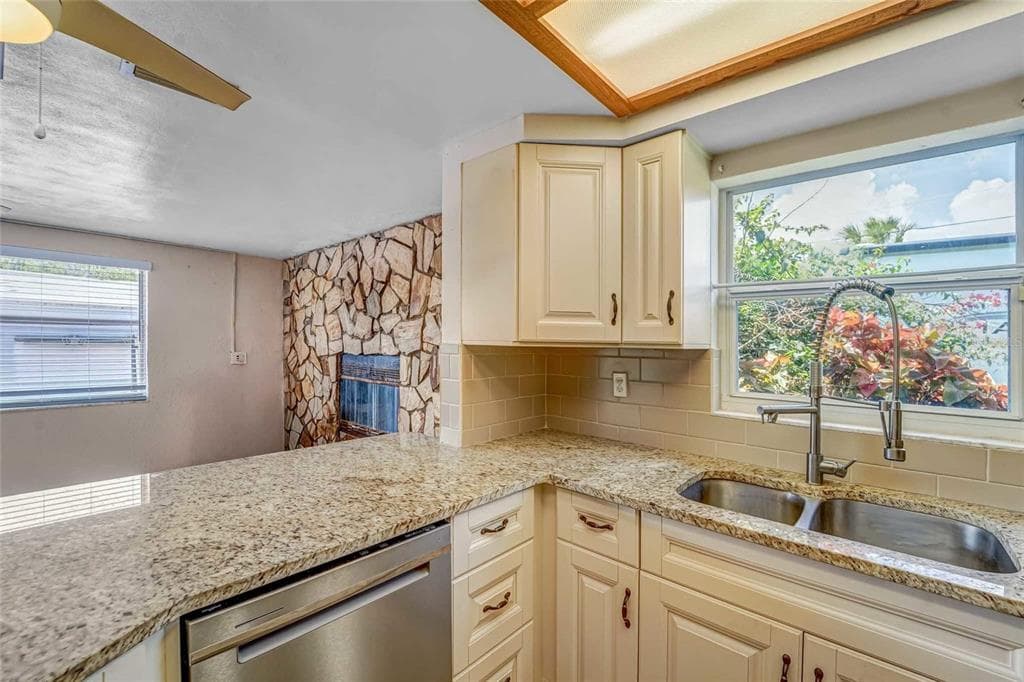 8542 BETTY STREET photo 15