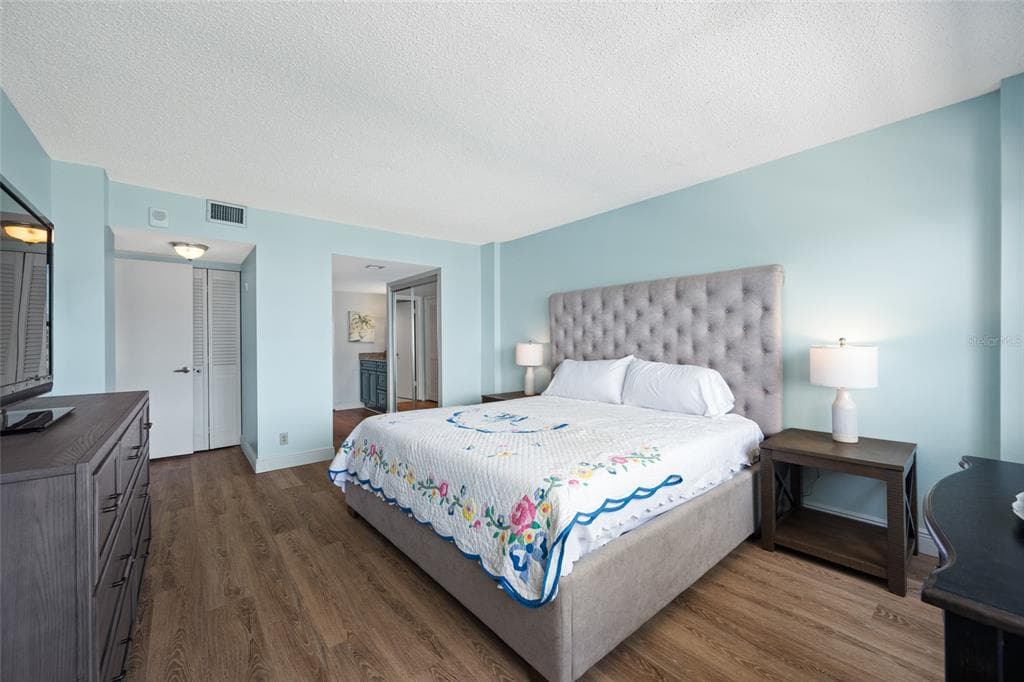1621 GULF BOULEVARD 706 photo 25