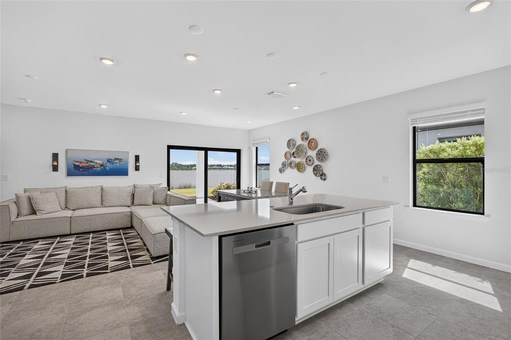 6492 SILVERSTAR DRIVE photo 13