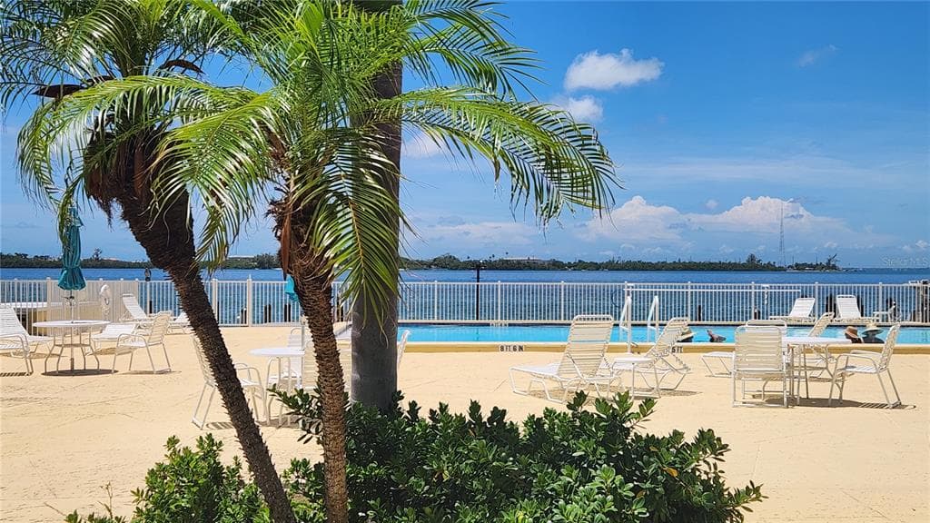 777 JOHN RINGLING BOULEVARD 24 photo 23