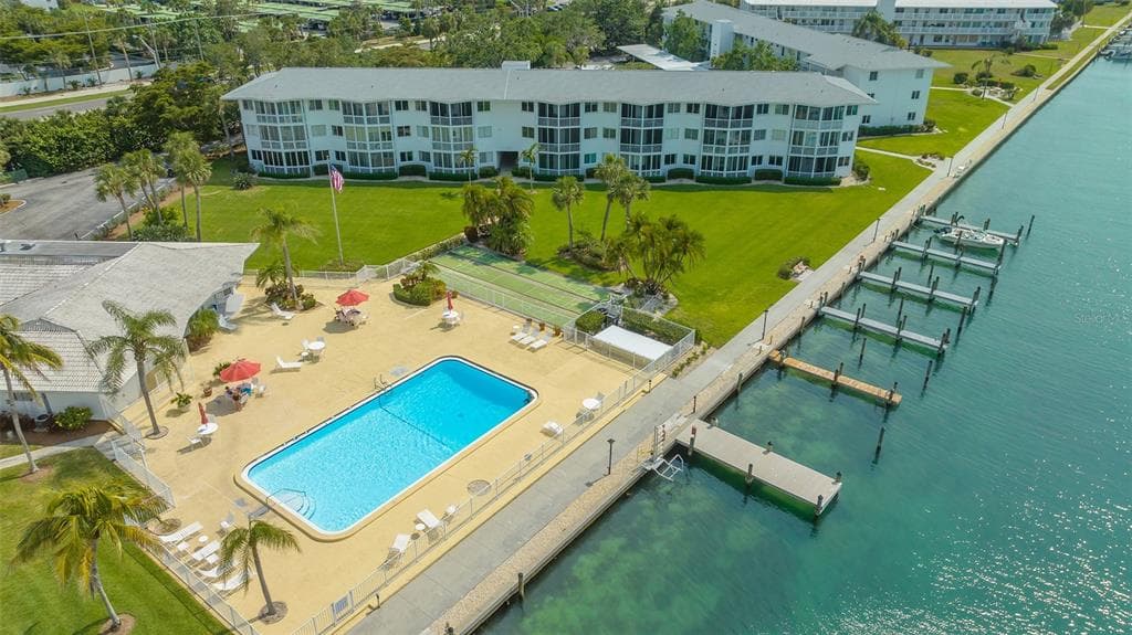 777 JOHN RINGLING BOULEVARD 24 photo 22