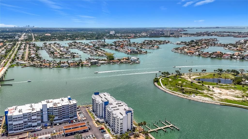 450 TREASURE ISLAND CAUSEWAY 111 photo 2