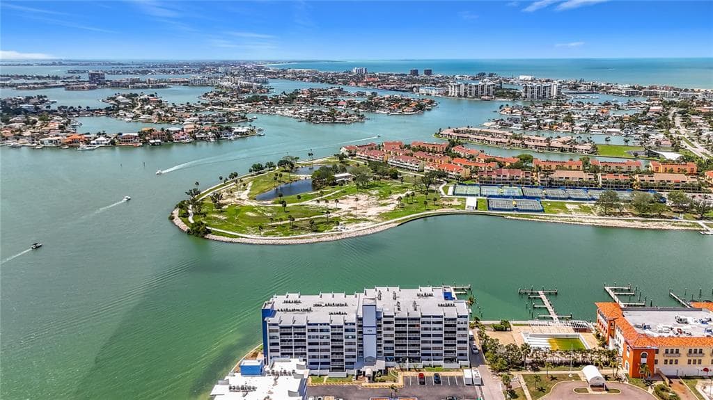 450 TREASURE ISLAND CAUSEWAY 111 photo 3