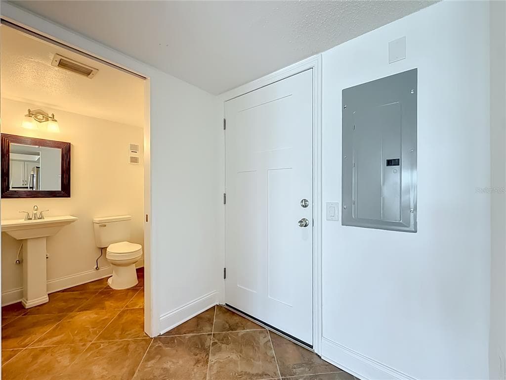 450 TREASURE ISLAND CAUSEWAY 111 photo 15