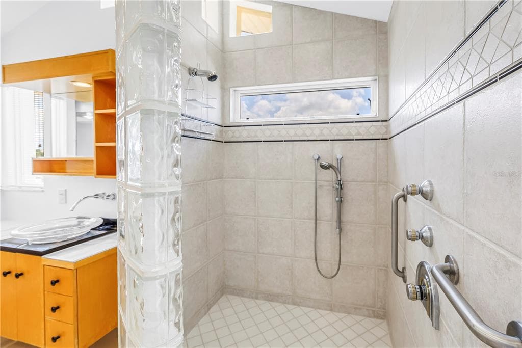 2067 MASSACHUSETTS AVENUE NE photo 24