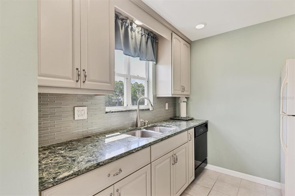 879 AUDUBON DRIVE 879 photo 8