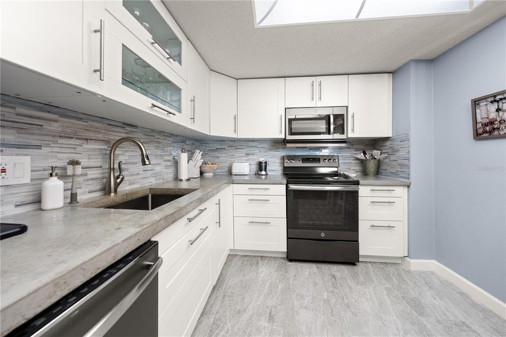 675 S GULFVIEW BOULEVARD 1108 photo 9