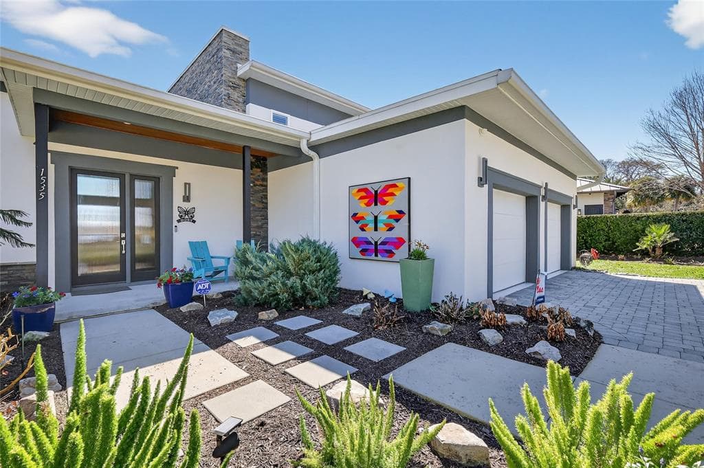 1535 SUNSET CIRCLE 4