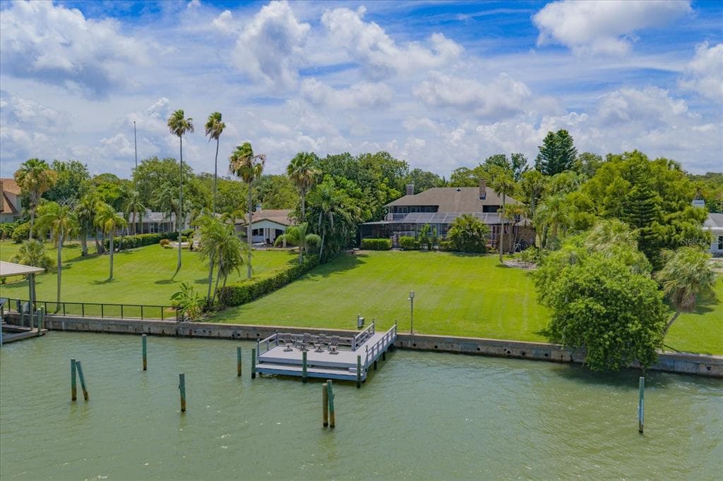 220 HARBOR VIEW LANE photo 2