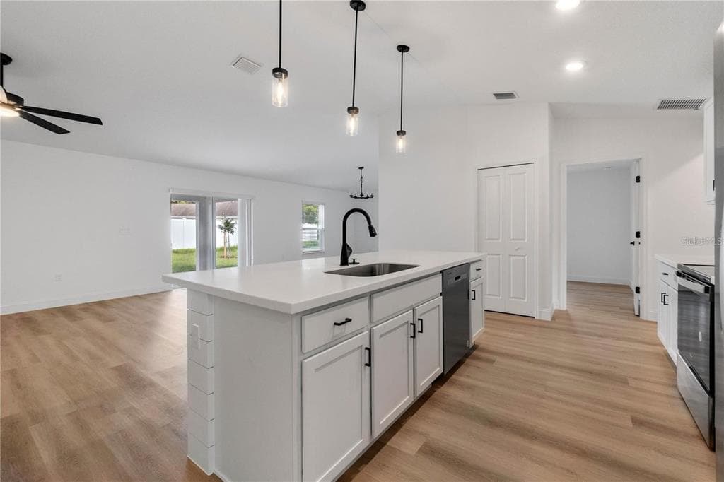 18 FLAMINGO DRIVE photo 11