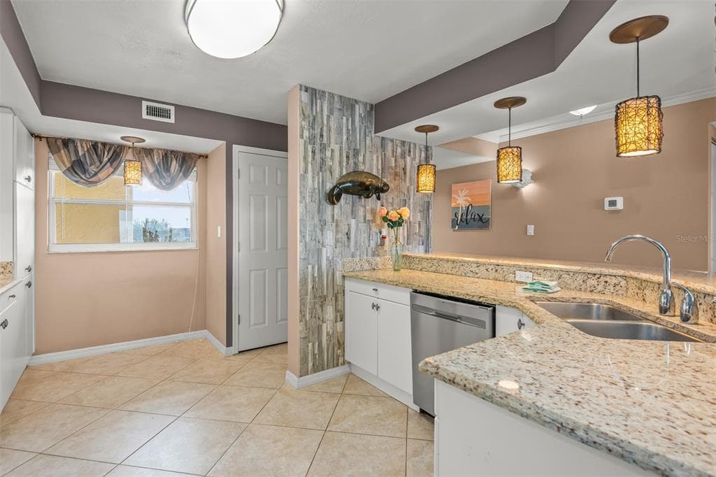 533 MARINA POINT DRIVE 533 photo 16