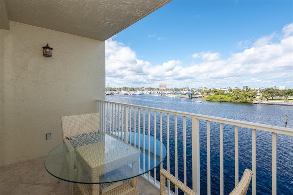 533 MARINA POINT DRIVE 533 photo 7
