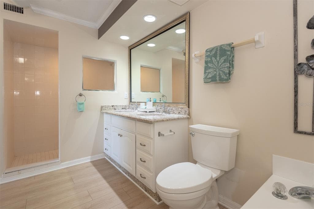 533 MARINA POINT DRIVE 533 photo 24