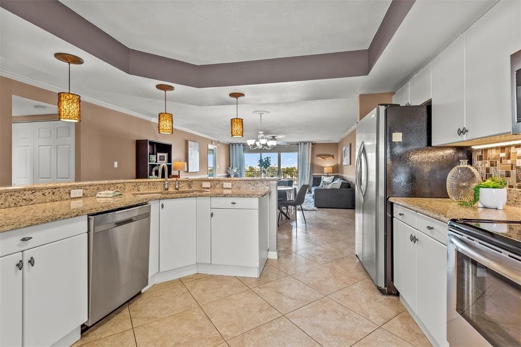 533 MARINA POINT DRIVE 533 photo 18