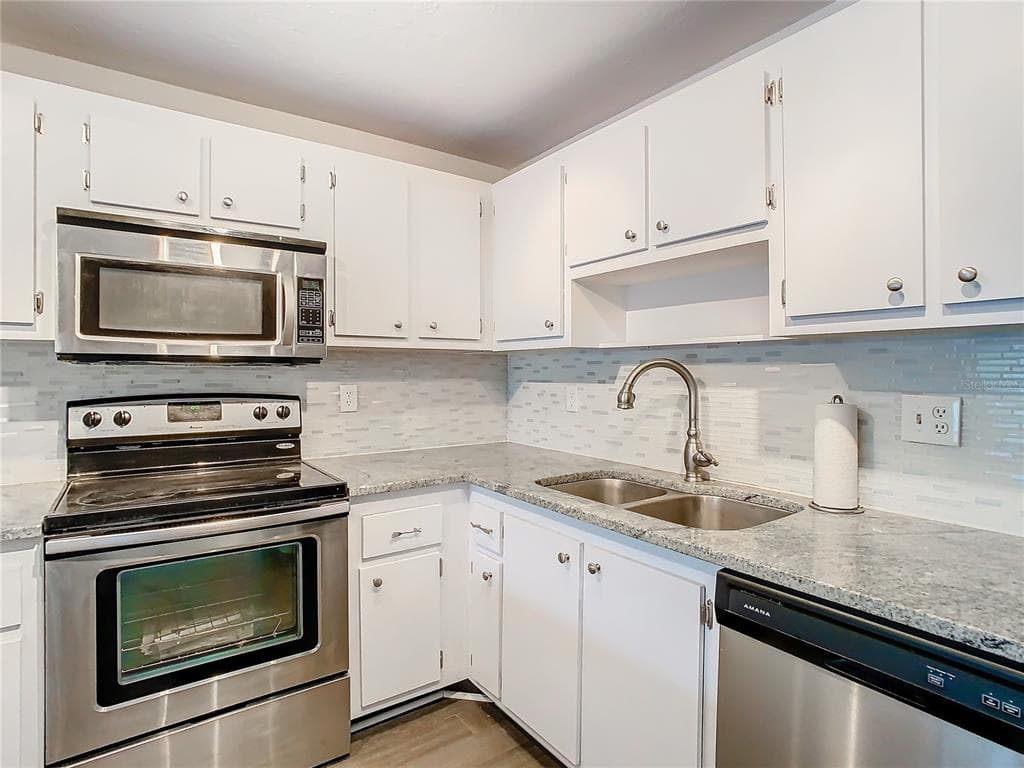 425 30TH AVENUE W C212 photo 9