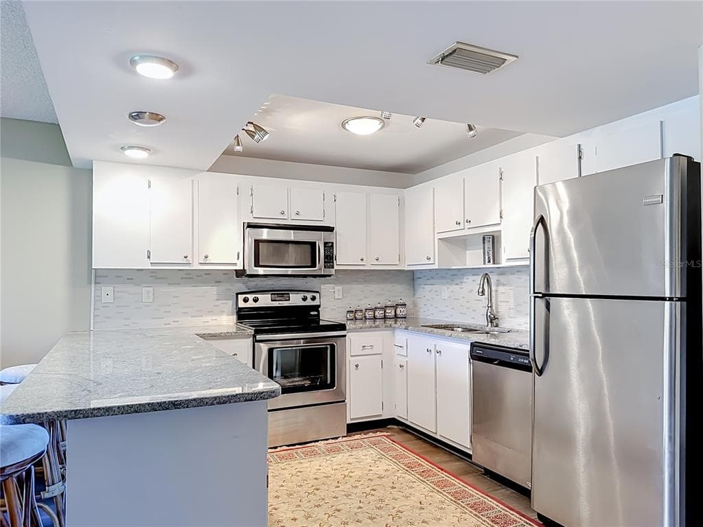 425 30TH AVENUE W C212 photo 11