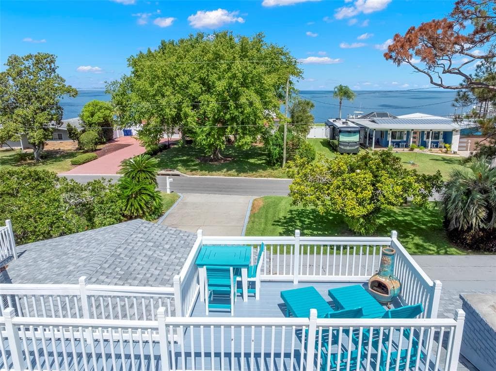 121 CARLYLE DRIVE photo 23