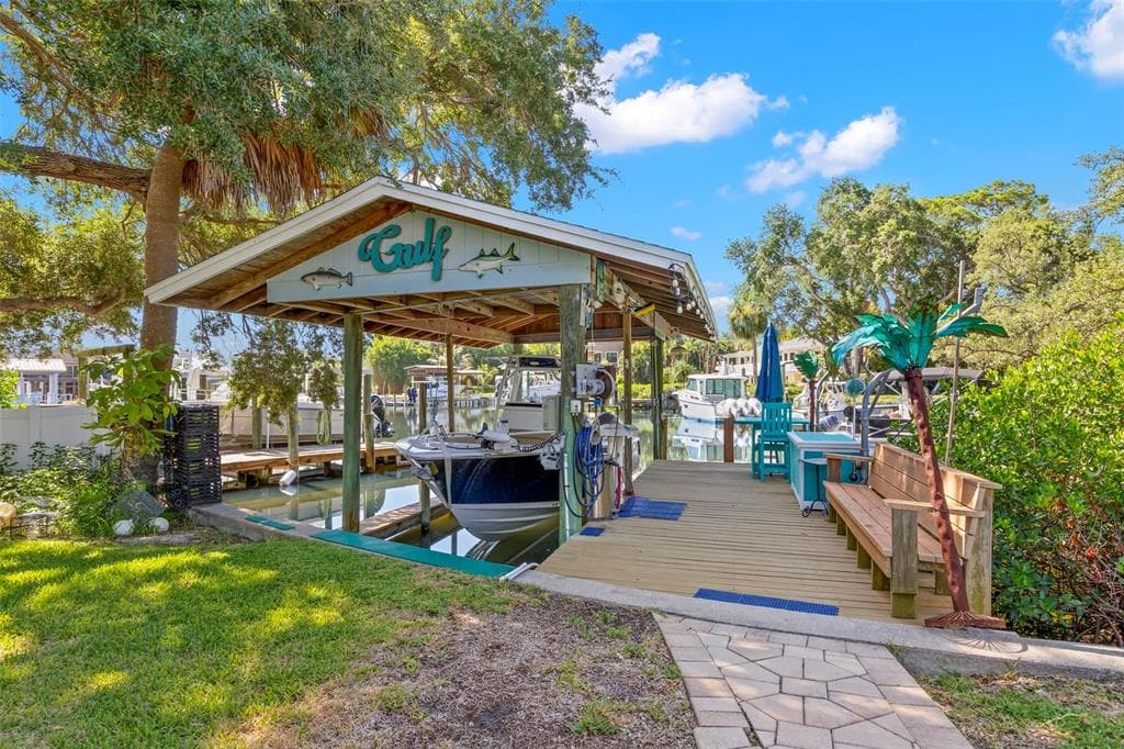 121 CARLYLE DRIVE photo 6