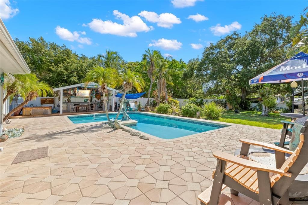 121 CARLYLE DRIVE photo 13