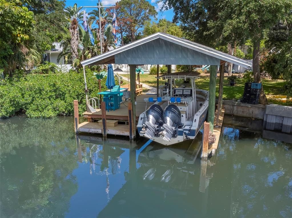 121 CARLYLE DRIVE 5
