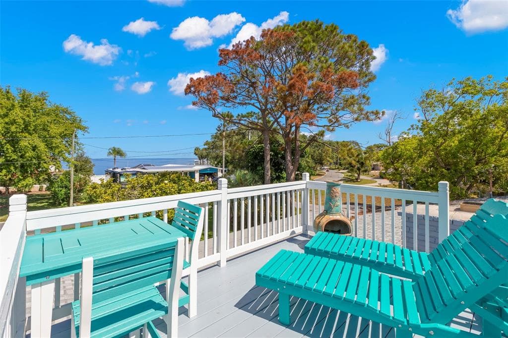 121 CARLYLE DRIVE photo 24