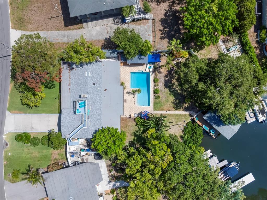 121 CARLYLE DRIVE photo 11