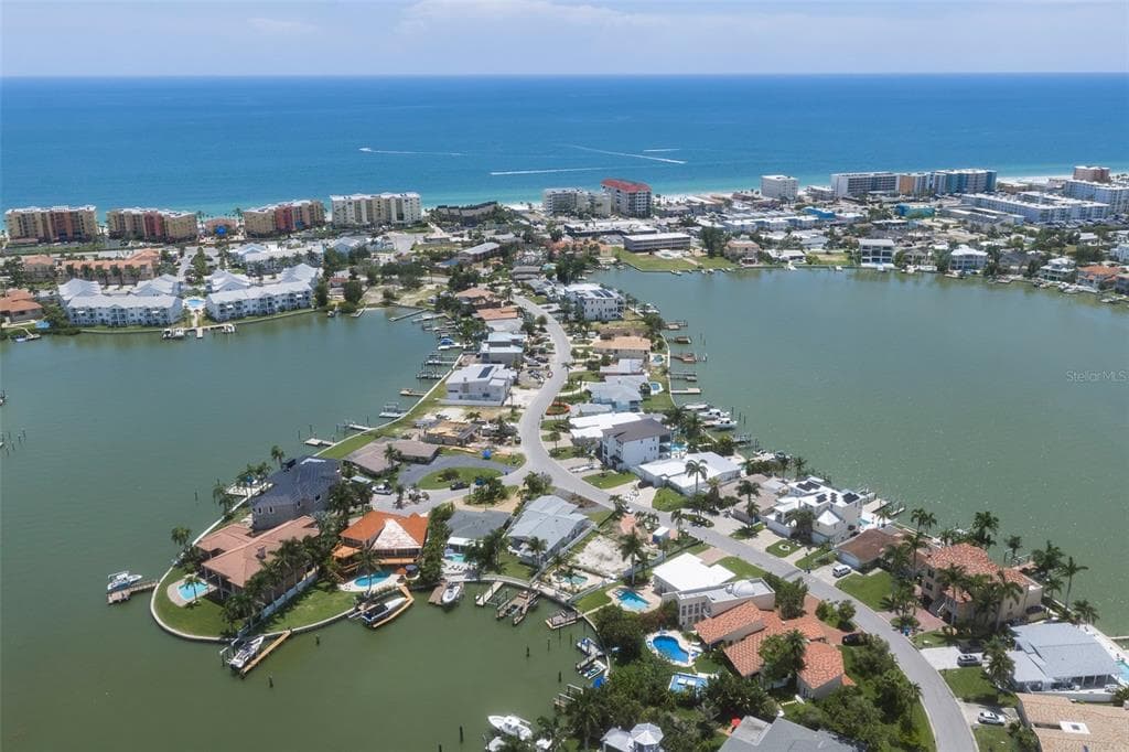 303 BATH CLUB BOULEVARD N photo 1