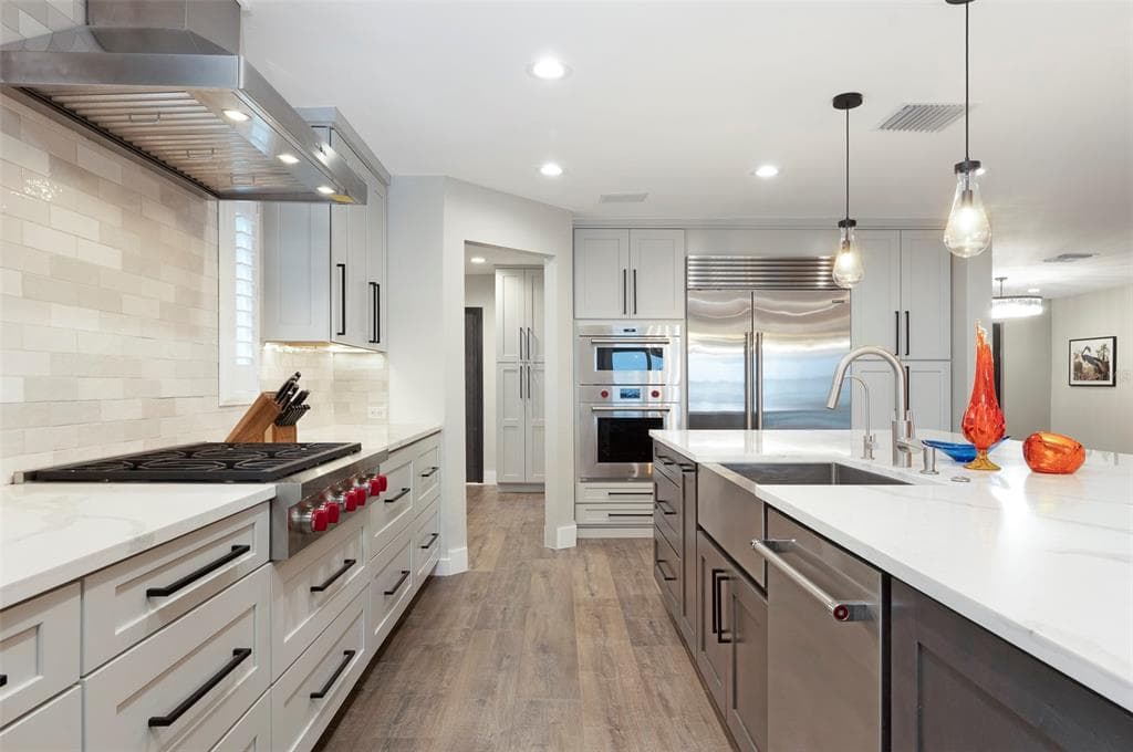 303 BATH CLUB BOULEVARD N photo 5