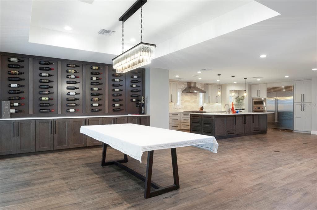 303 BATH CLUB BOULEVARD N photo 11