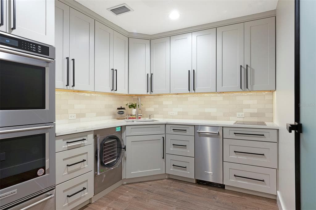 303 BATH CLUB BOULEVARD N photo 8