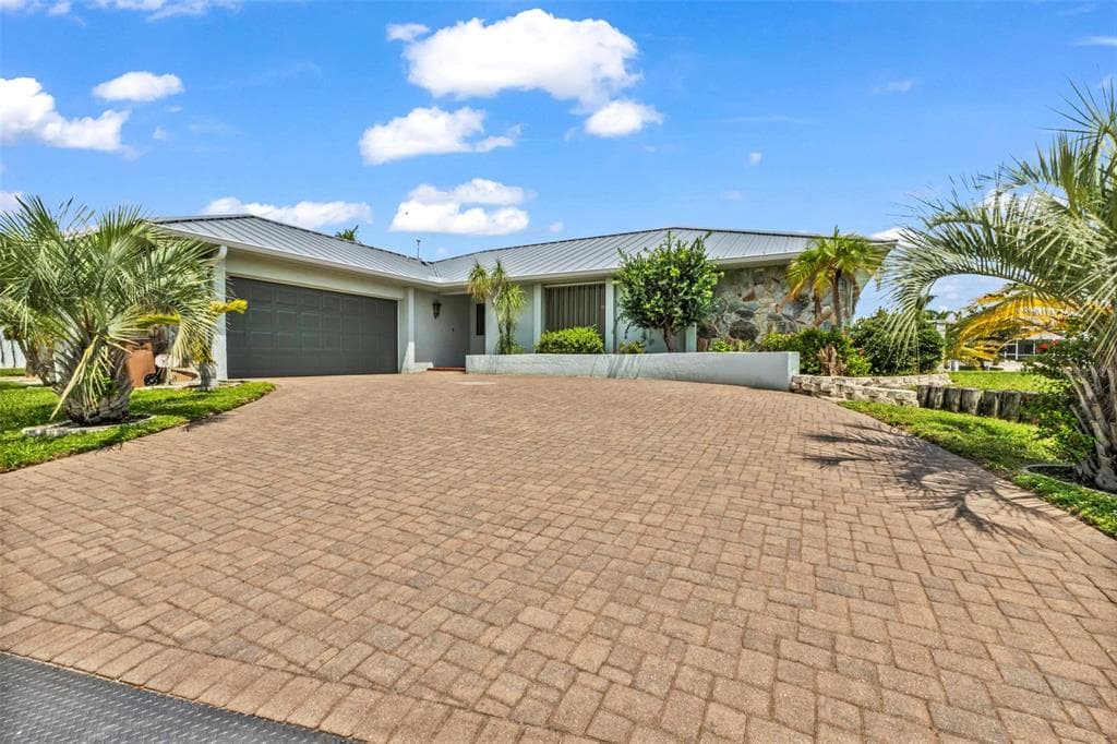 704 BIMINI LANE photo 3