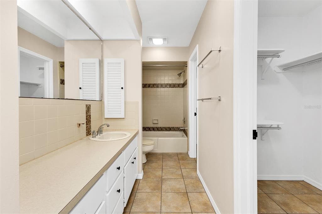 704 BIMINI LANE photo 15