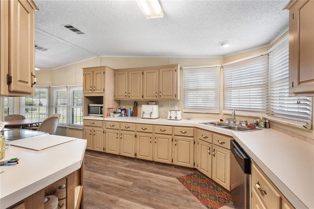 1610 REYNOLDS ROAD #333 4