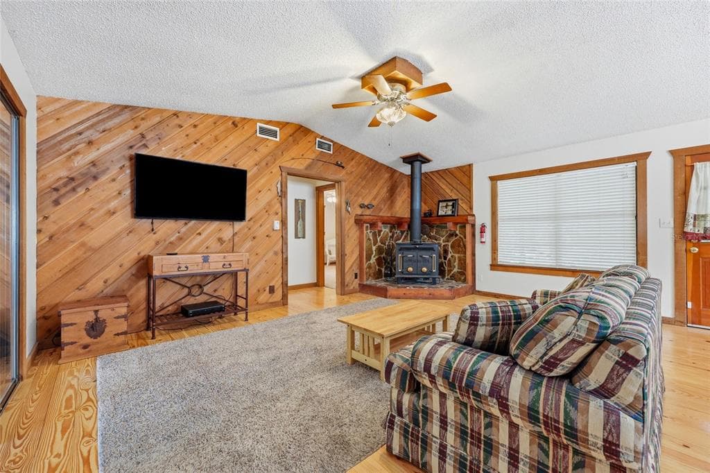 470 SW SANTA FE DRIVE photo 24