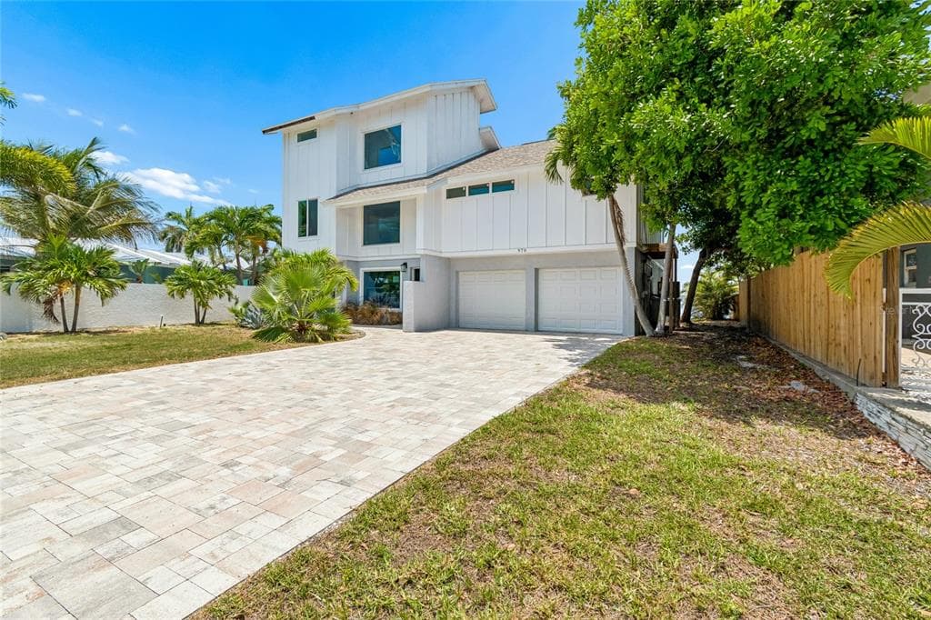 970 BOCA CIEGA ISLE DRIVE photo 2