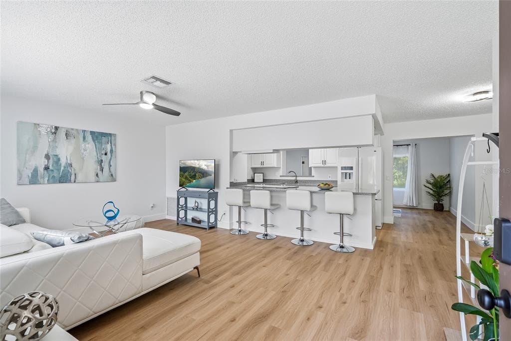 1318 S HILLCREST AVENUE photo 4
