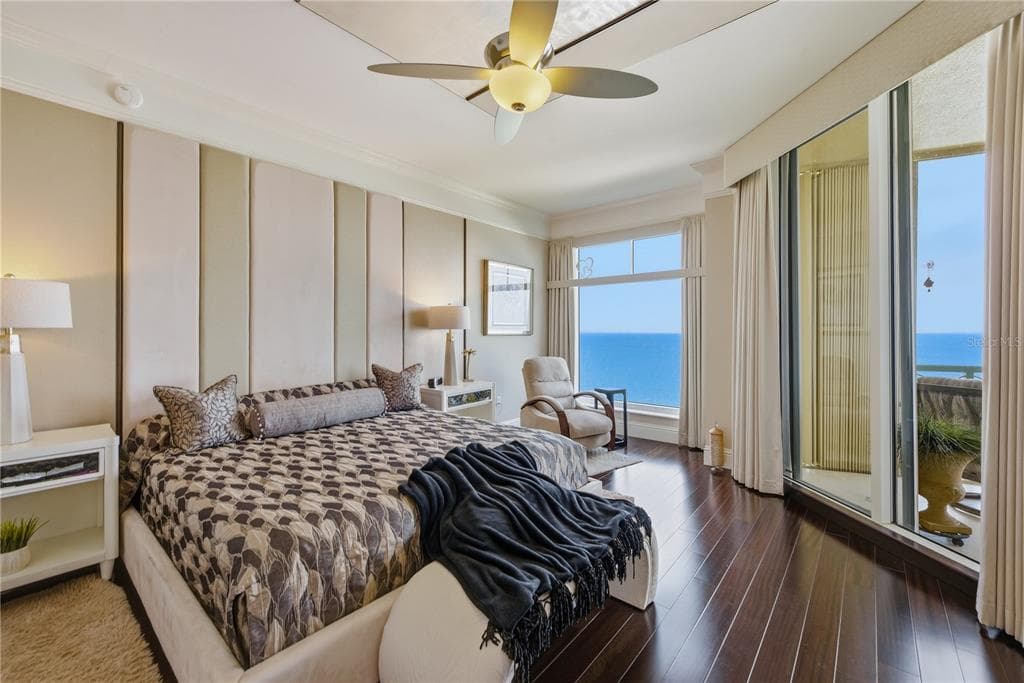 940 CAPE MARCO DRIVE 1905 photo 17